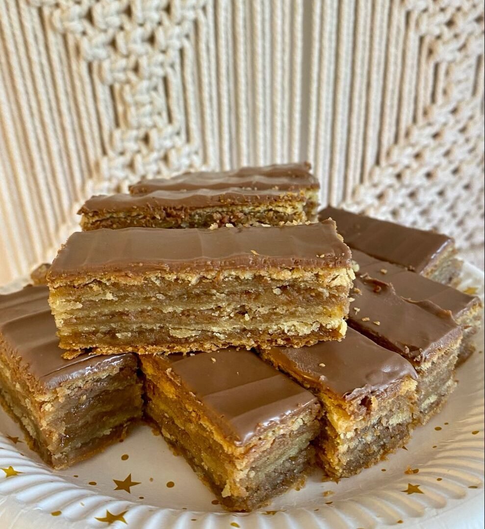 Hungarian Zserbo Szelet (Gerbeaud Cake) 🇭🇺 5afe2499684040922ce9f98bbf354297