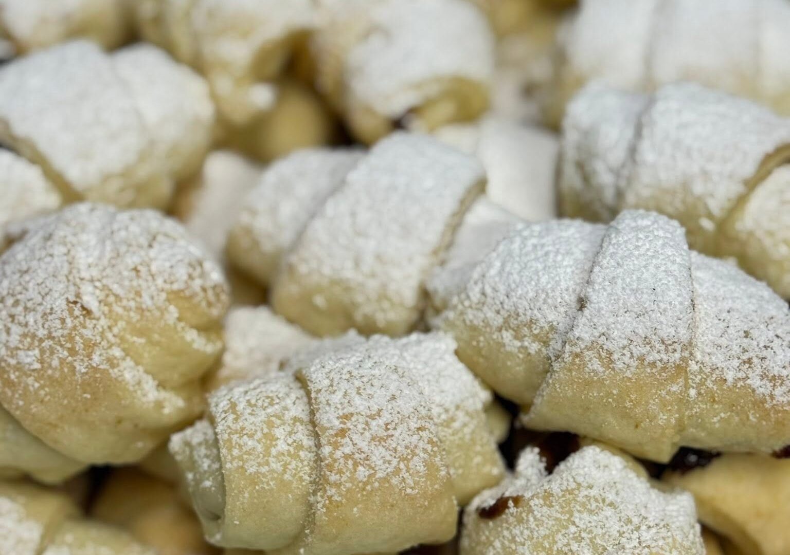 Hungarian Kifli Cookies Recipe – Traditional Hungarian Crescent Pastries 538117189_1335222298451373_1998336653939597704_n