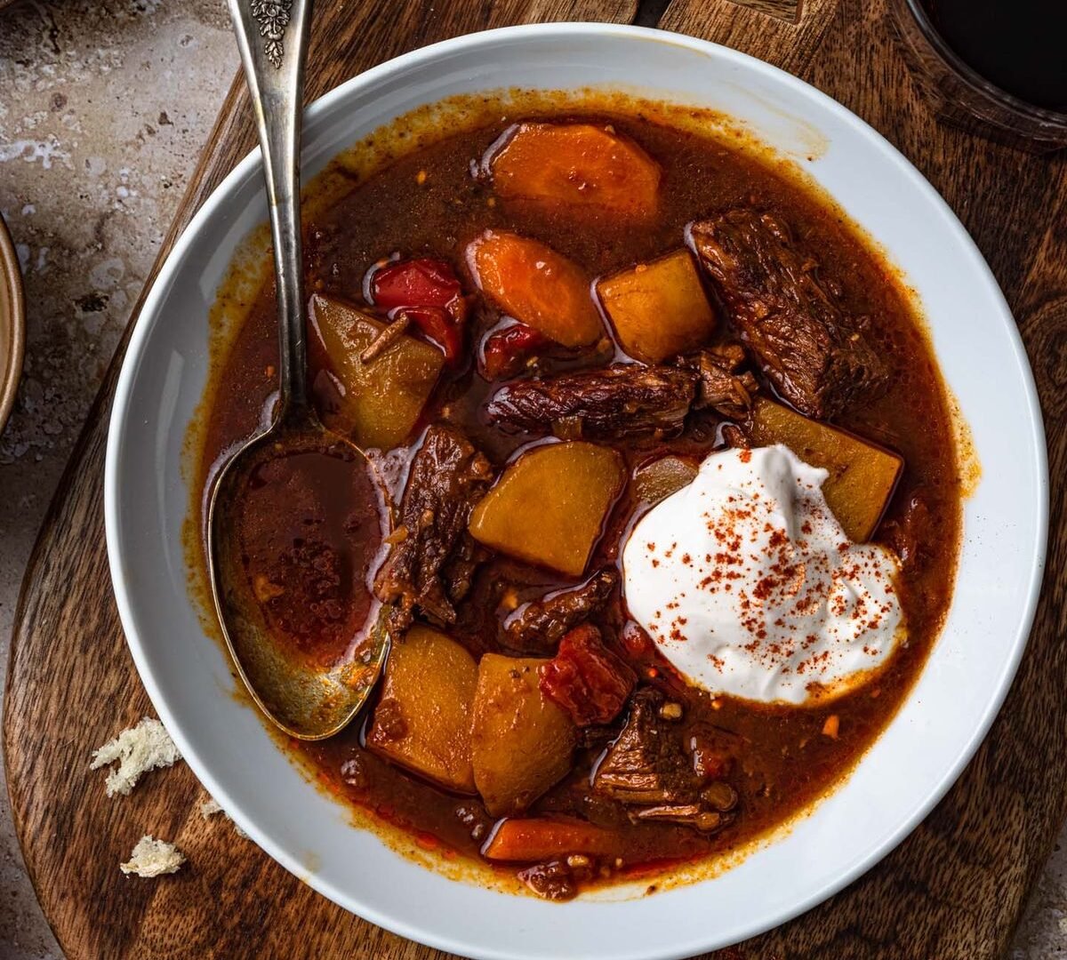 Traditional Hungarian Goulash Recipe (Gulyás) 6af084b954056db71744219ac096e2b6