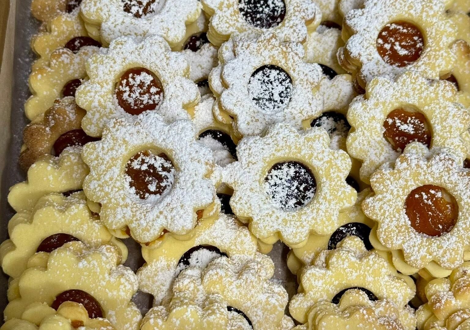 ðŸ‡ðŸ‡º Hagyományos Jam Sandwich Cookies – Soft Butter Cookies with Fruit Filling 730354296_1608138271159773_5452684707404250640_n
