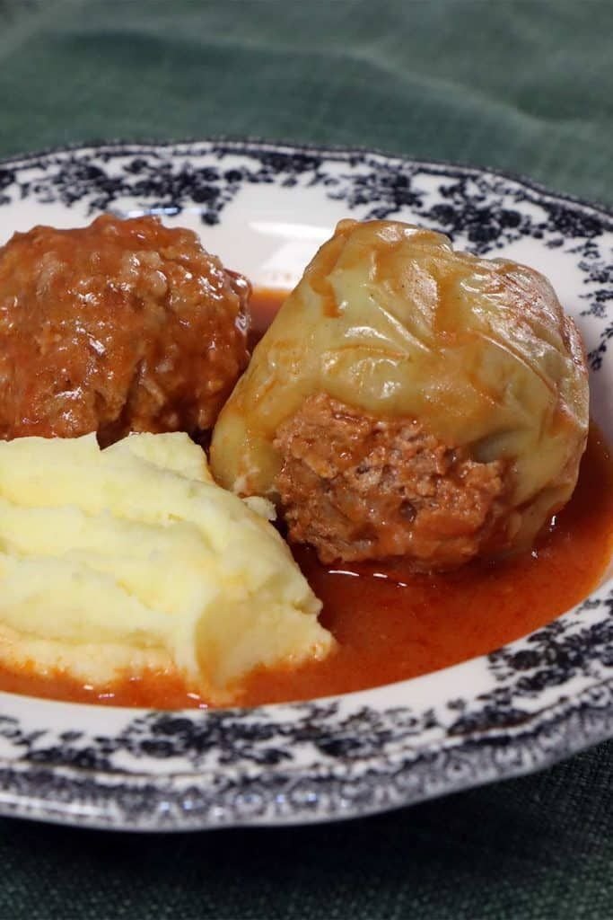 Hungarian Stuffed Peppers: A Classic Family Favorite Full of Comfort and Flavor b0b5c634281eaa5d446383750f00f96a